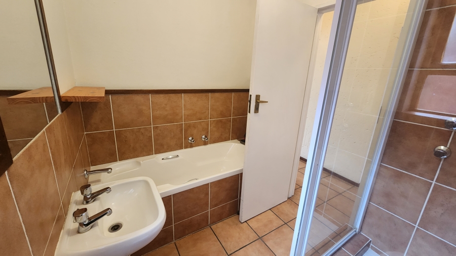 2 Bedroom Property for Sale in Sunninghill Gauteng