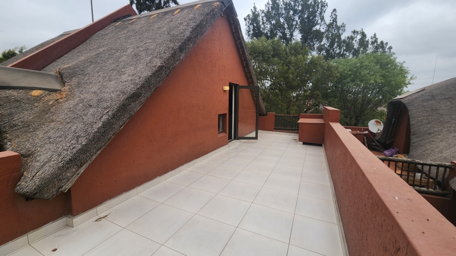 2 Bedroom Property for Sale in Sunninghill Gauteng