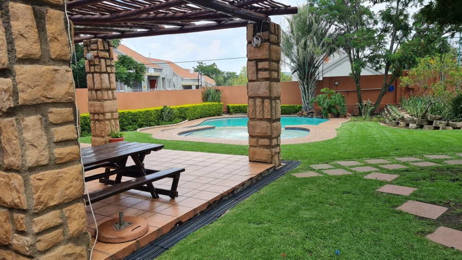 2 Bedroom Property for Sale in Sunninghill Gauteng