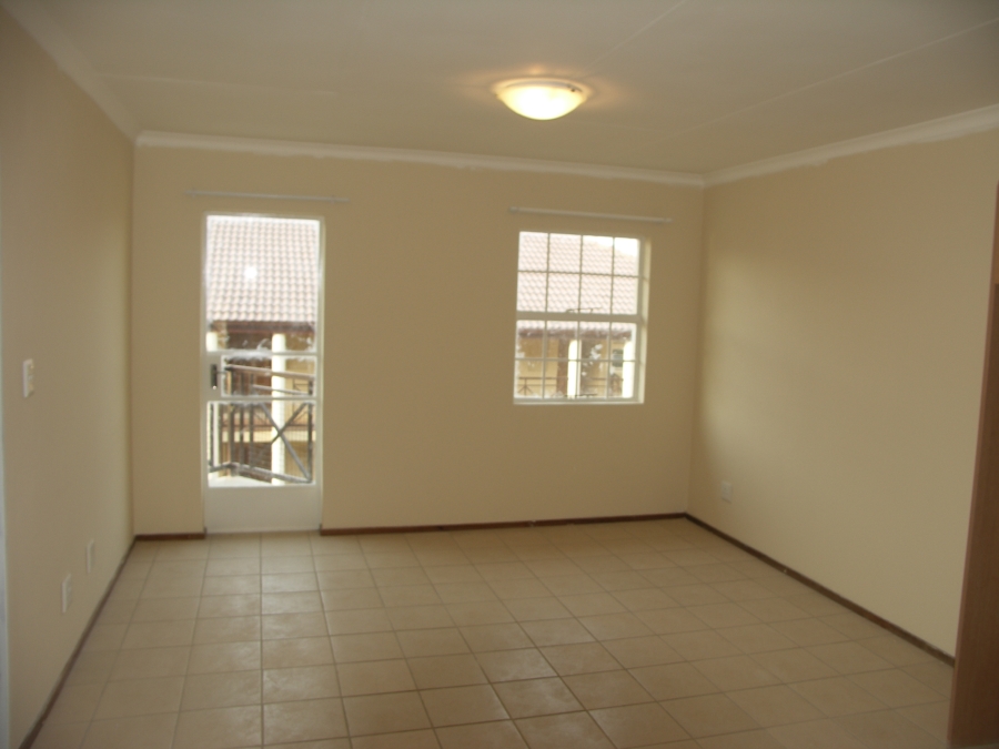 To Let 2 Bedroom Property for Rent in Moffat View Gauteng