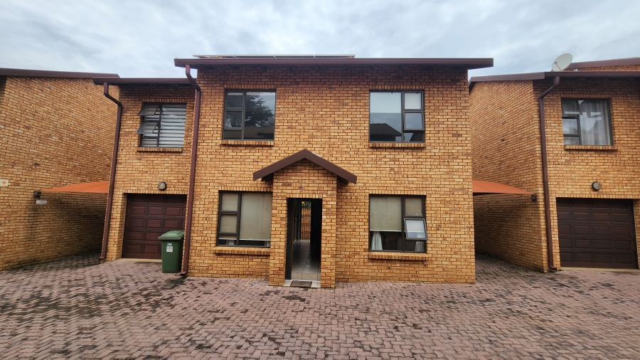 3 Bedroom Property for Sale in New Redruth Gauteng