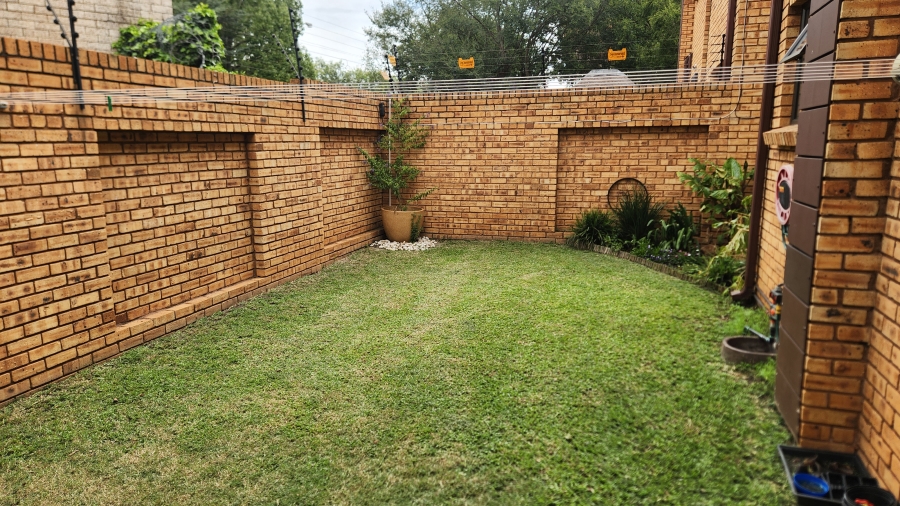 3 Bedroom Property for Sale in New Redruth Gauteng