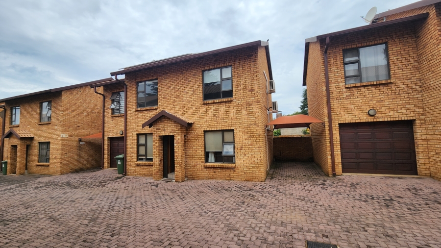 3 Bedroom Property for Sale in New Redruth Gauteng