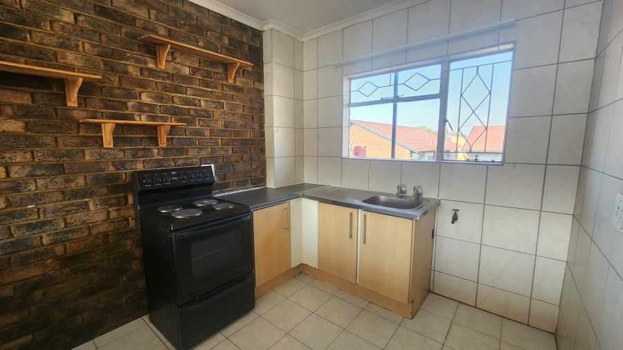 2 Bedroom Property for Sale in New Redruth Gauteng