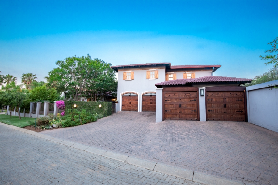 6 Bedroom Property for Sale in Silver Lakes Golf Estate Gauteng