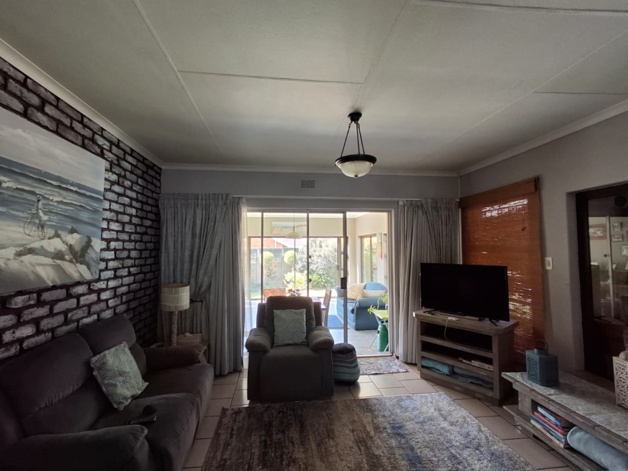 5 Bedroom Property for Sale in Dalpark Gauteng