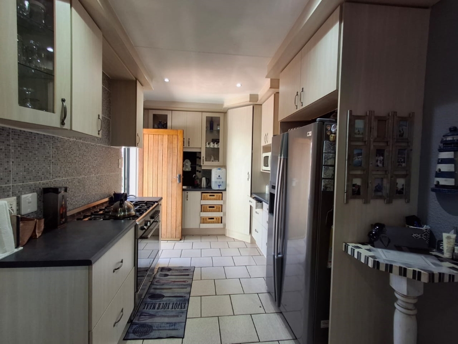 5 Bedroom Property for Sale in Dalpark Gauteng