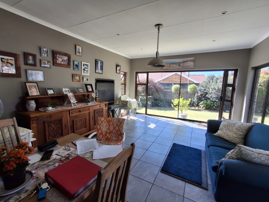 5 Bedroom Property for Sale in Dalpark Gauteng