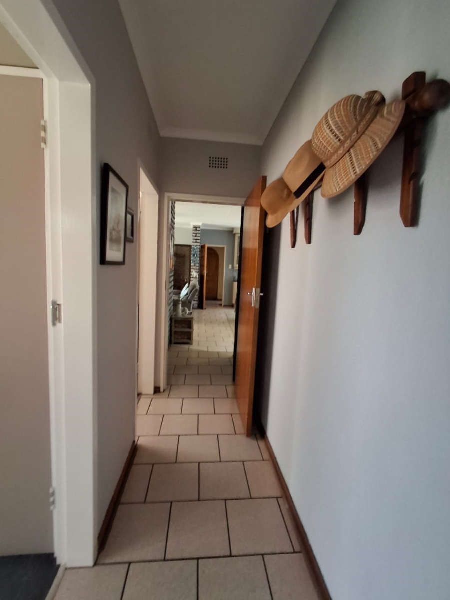 5 Bedroom Property for Sale in Dalpark Gauteng