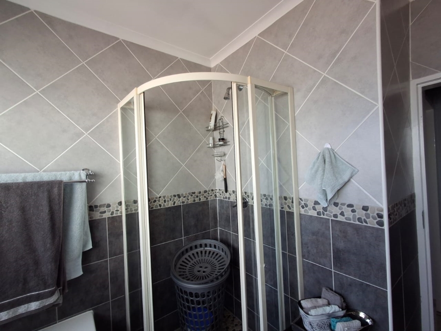 5 Bedroom Property for Sale in Dalpark Gauteng