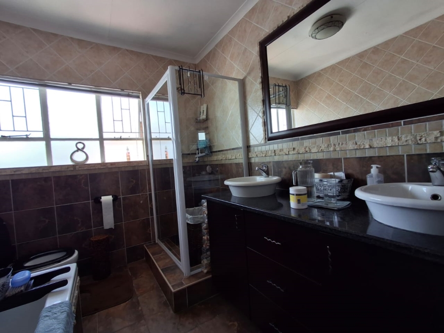 5 Bedroom Property for Sale in Dalpark Gauteng