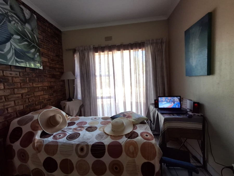 5 Bedroom Property for Sale in Dalpark Gauteng