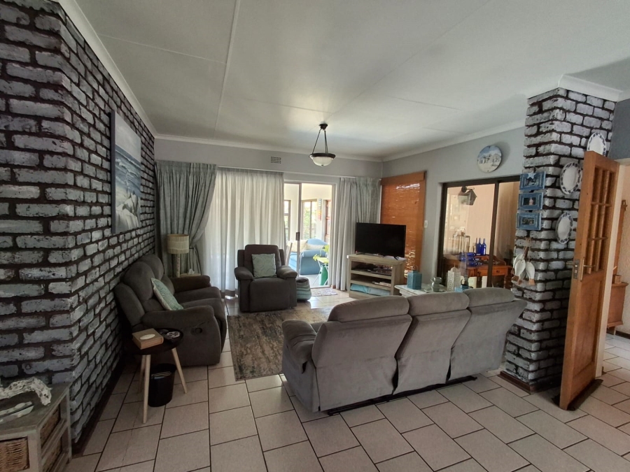 5 Bedroom Property for Sale in Dalpark Gauteng