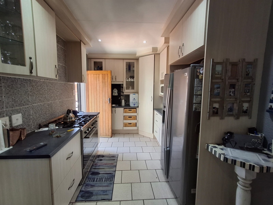 5 Bedroom Property for Sale in Dalpark Gauteng