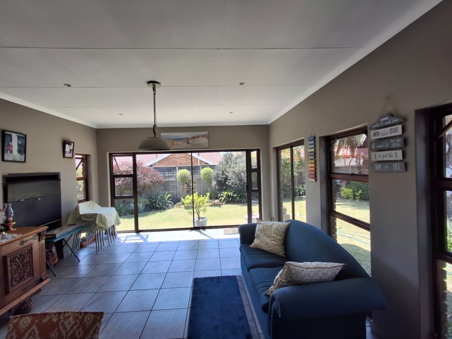 5 Bedroom Property for Sale in Dalpark Gauteng