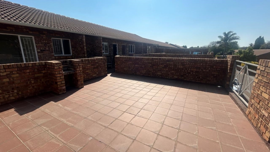 2 Bedroom Property for Sale in Bardene Gauteng