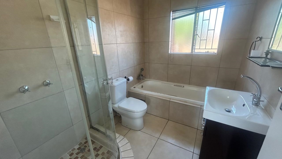 2 Bedroom Property for Sale in Bardene Gauteng