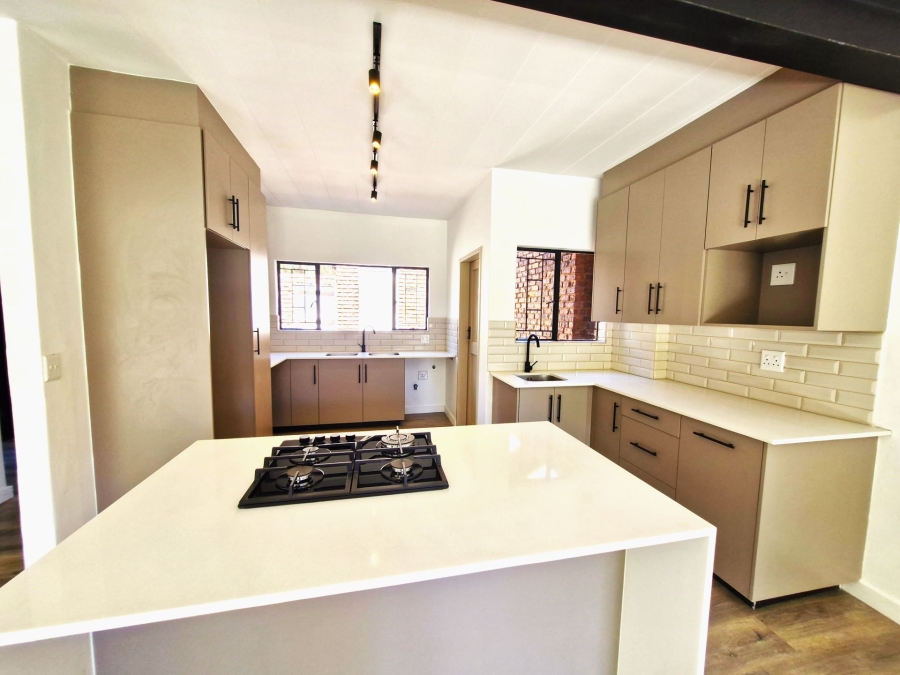 3 Bedroom Property for Sale in Faerie Glen Gauteng