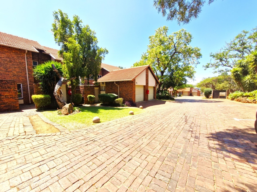 3 Bedroom Property for Sale in Faerie Glen Gauteng