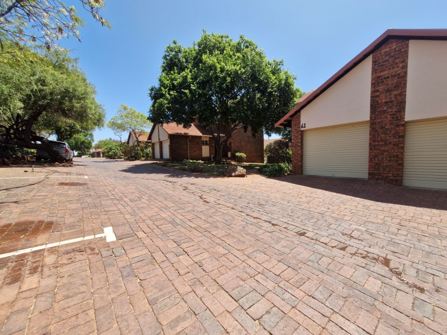 3 Bedroom Property for Sale in Faerie Glen Gauteng