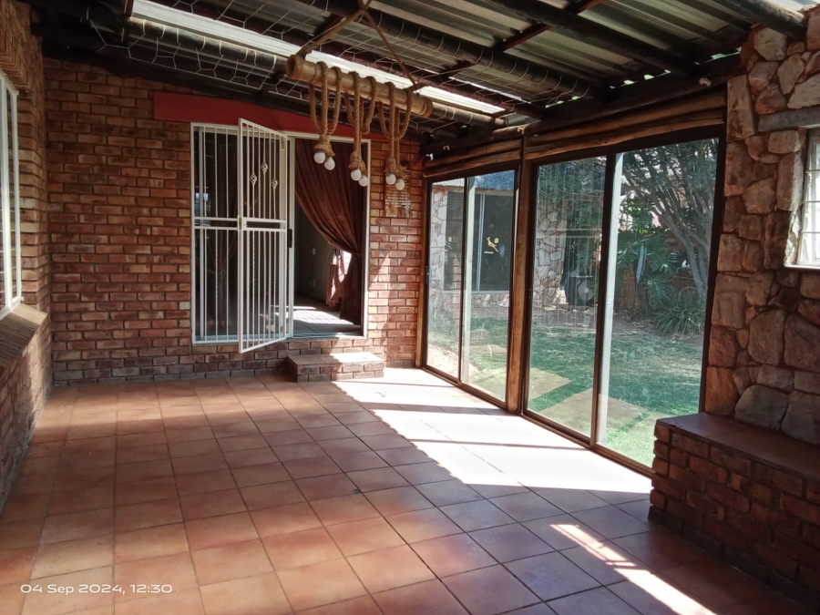 5 Bedroom Property for Sale in Overkruin Gauteng