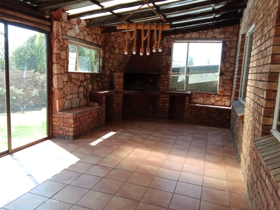 5 Bedroom Property for Sale in Overkruin Gauteng