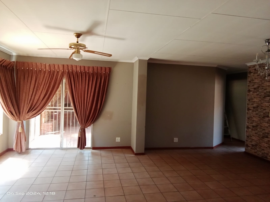 5 Bedroom Property for Sale in Overkruin Gauteng