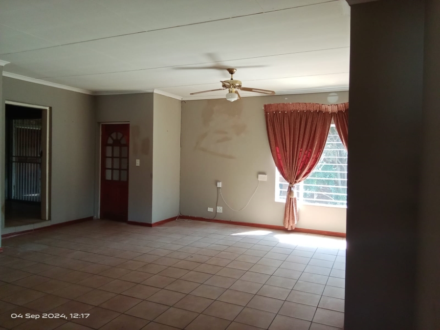 5 Bedroom Property for Sale in Overkruin Gauteng