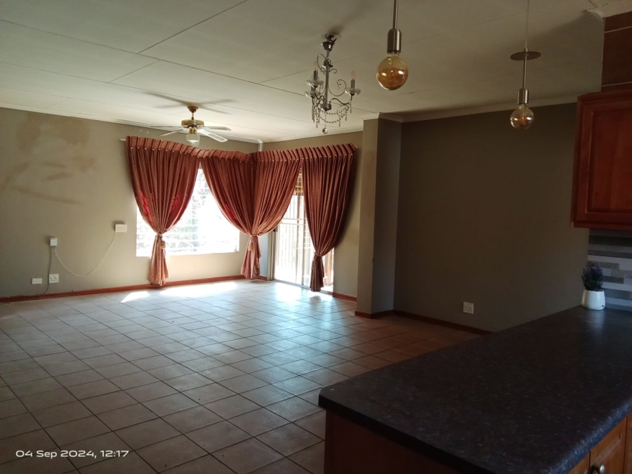 5 Bedroom Property for Sale in Overkruin Gauteng