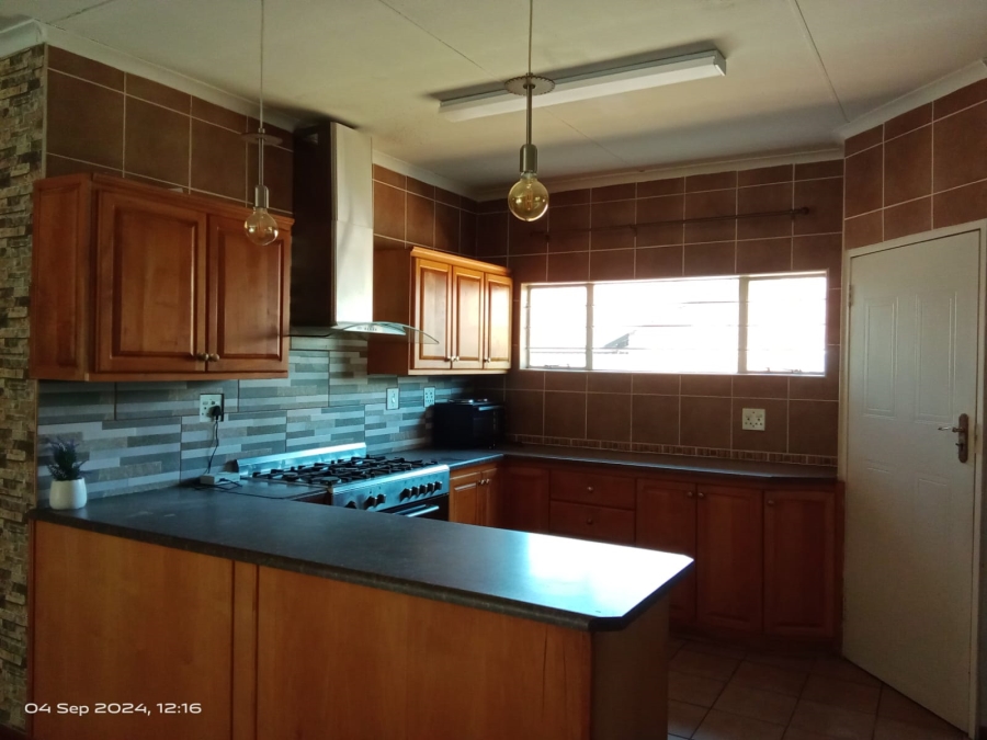 5 Bedroom Property for Sale in Overkruin Gauteng