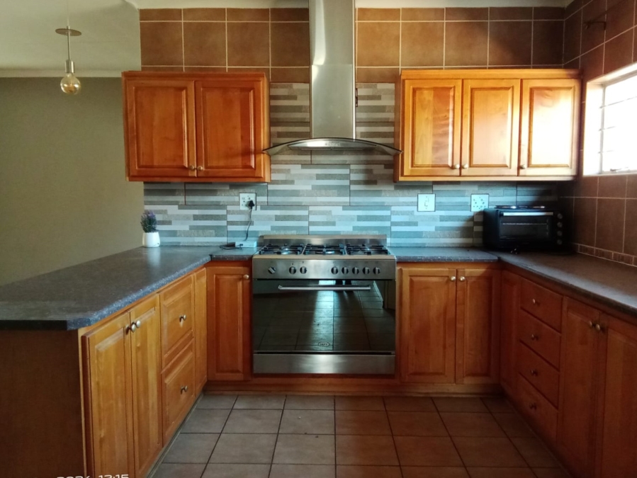 5 Bedroom Property for Sale in Overkruin Gauteng