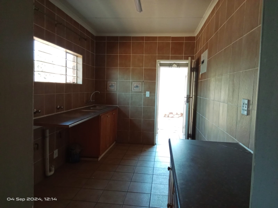 5 Bedroom Property for Sale in Overkruin Gauteng