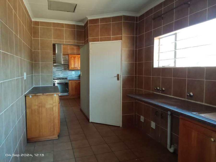 5 Bedroom Property for Sale in Overkruin Gauteng