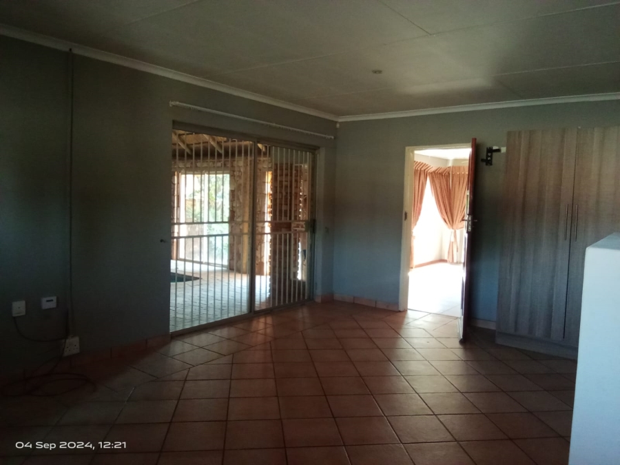 5 Bedroom Property for Sale in Overkruin Gauteng