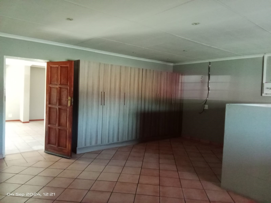 5 Bedroom Property for Sale in Overkruin Gauteng