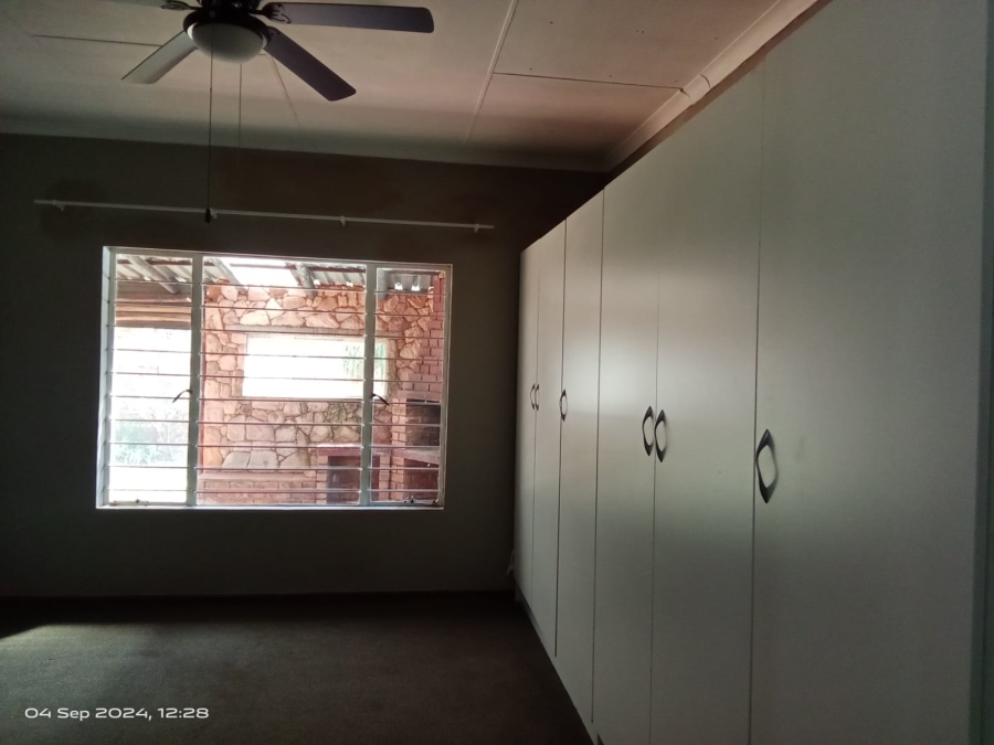 5 Bedroom Property for Sale in Overkruin Gauteng