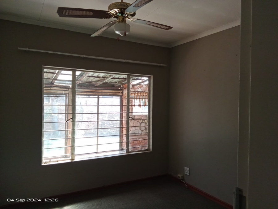 5 Bedroom Property for Sale in Overkruin Gauteng