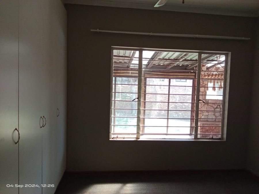 5 Bedroom Property for Sale in Overkruin Gauteng