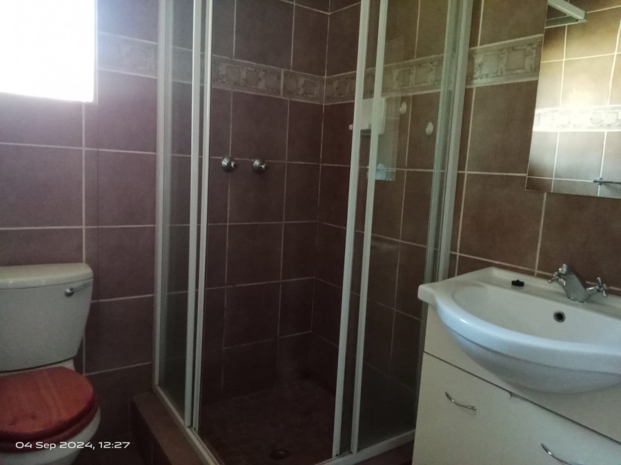 5 Bedroom Property for Sale in Overkruin Gauteng