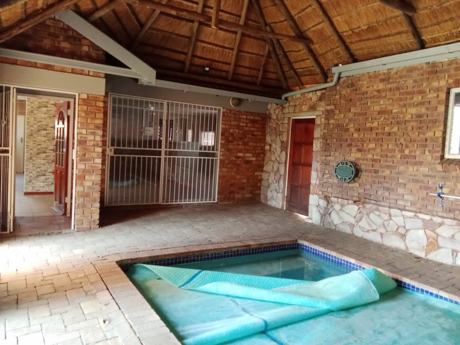 5 Bedroom Property for Sale in Overkruin Gauteng