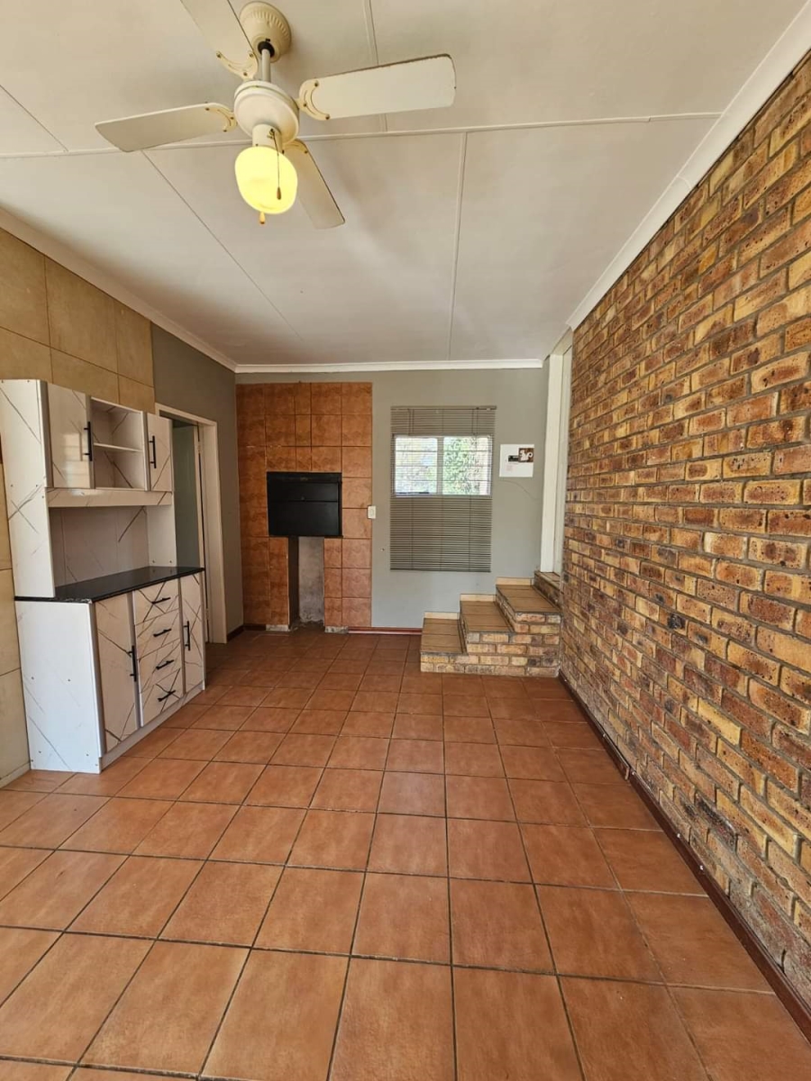 5 Bedroom Property for Sale in Overkruin Gauteng