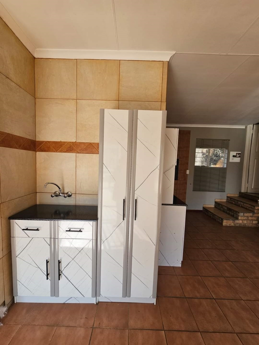 5 Bedroom Property for Sale in Overkruin Gauteng