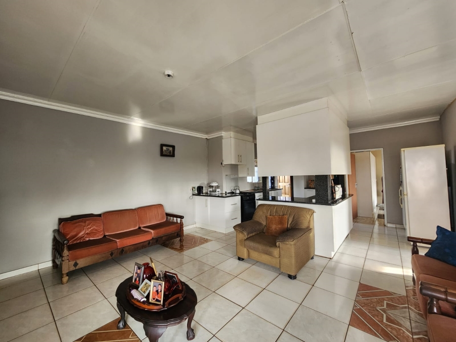 5 Bedroom Property for Sale in Helderstrome AH Gauteng