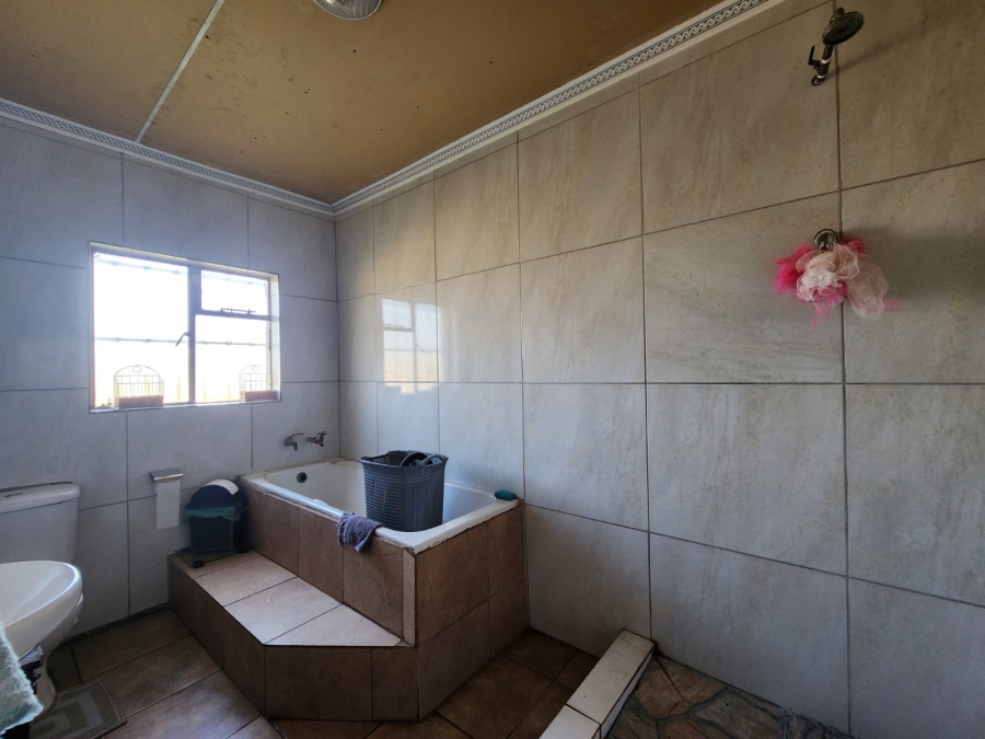 5 Bedroom Property for Sale in Helderstrome AH Gauteng