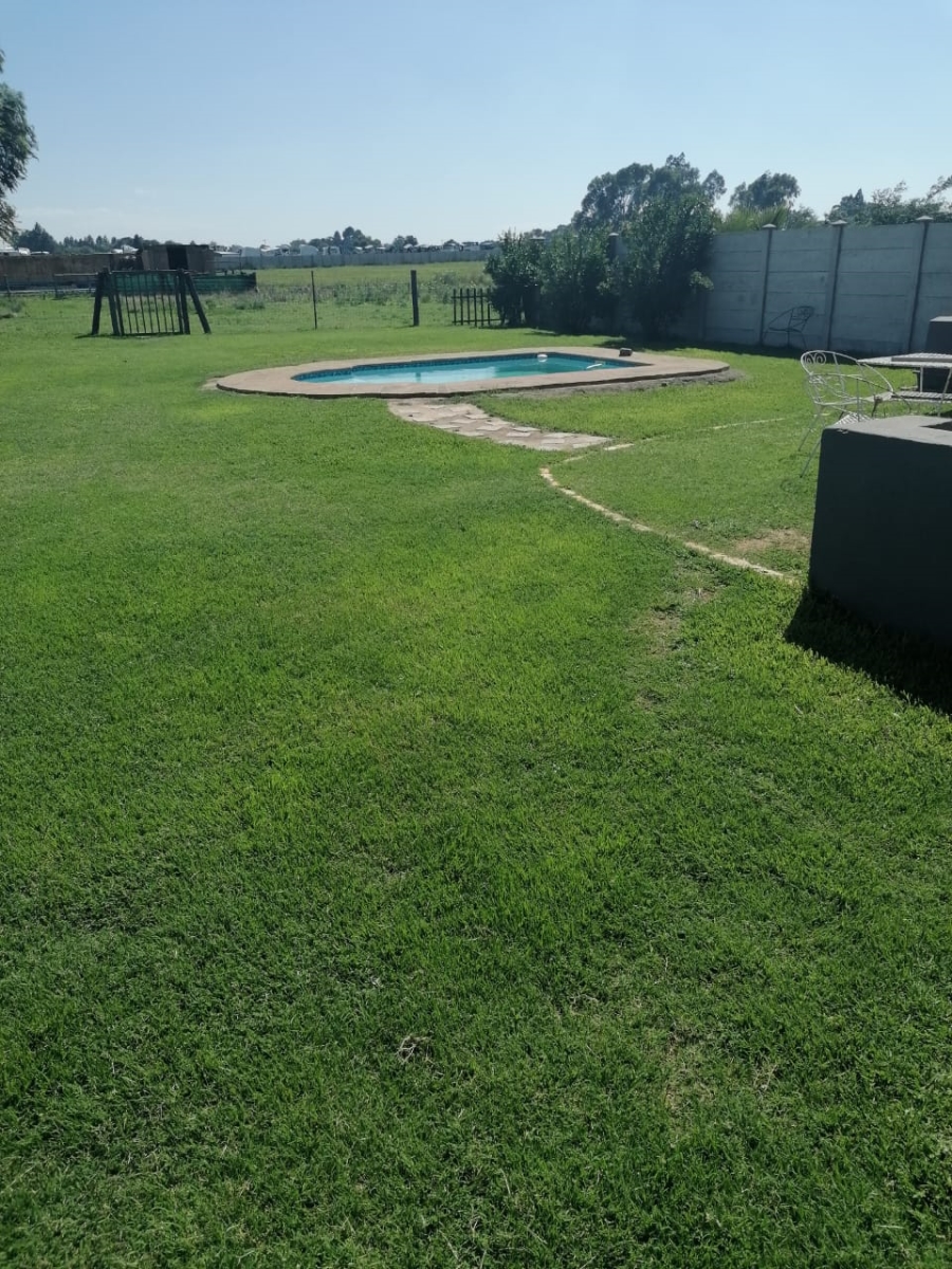 5 Bedroom Property for Sale in Helderstrome AH Gauteng