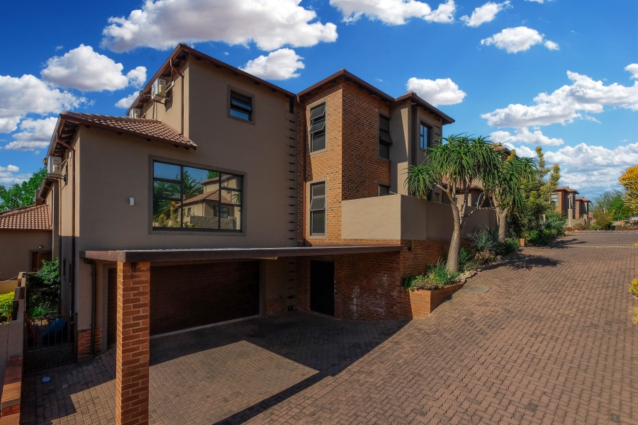 3 Bedroom Property for Sale in Ruimsig Country Estate Gauteng