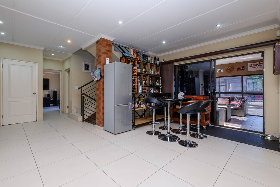 3 Bedroom Property for Sale in Ruimsig Country Estate Gauteng