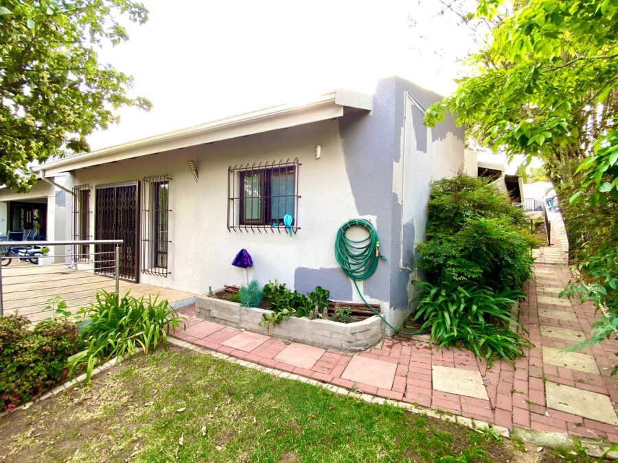 To Let 3 Bedroom Property for Rent in Hurlingham Manor Gauteng