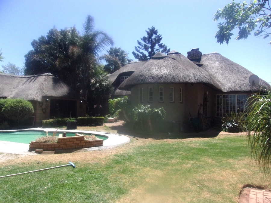 6 Bedroom Property for Sale in Dersley Gauteng