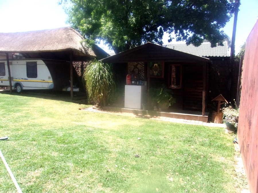 6 Bedroom Property for Sale in Dersley Gauteng